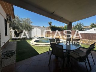 Chalet en venta en Montequinto en Dos Hermanas