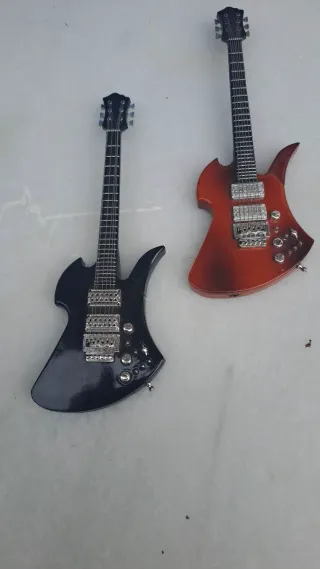 2 accendini per chitarra