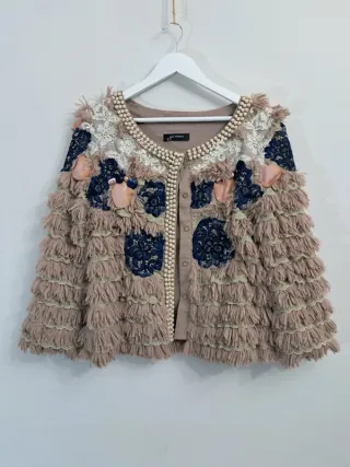 Chaqueta Mia Donna con detalles hechos a mano