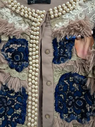 Chaqueta Mia Donna con detalles hechos a mano