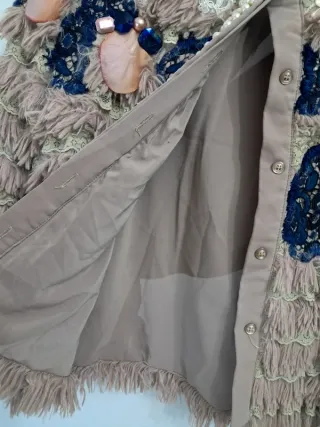 Chaqueta Mia Donna con detalles hechos a mano