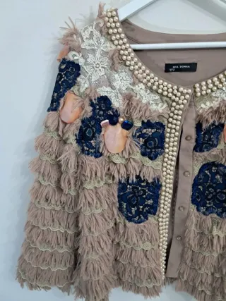 Chaqueta Mia Donna con detalles hechos a mano