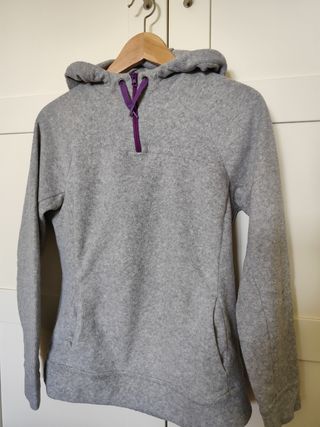 Forro polar Quechua mujer talla M con capucha.