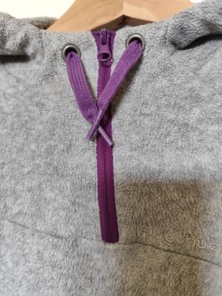 Forro polar Quechua mujer talla M con capucha.