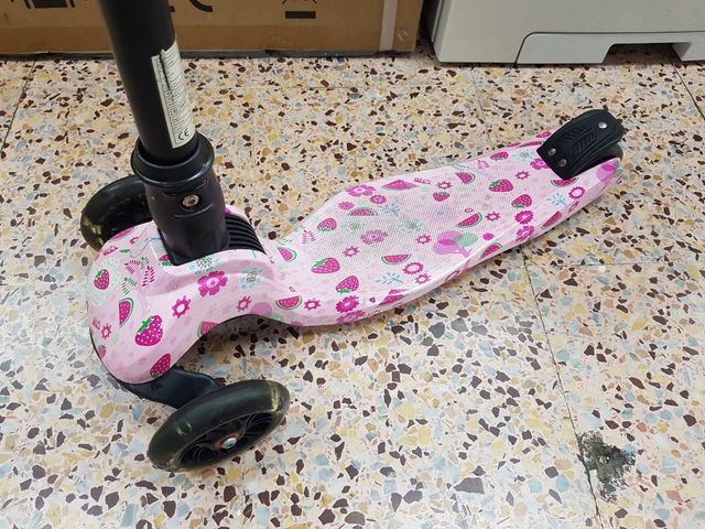 Patinete 3 Ruedas Infantil Rosa Fresas