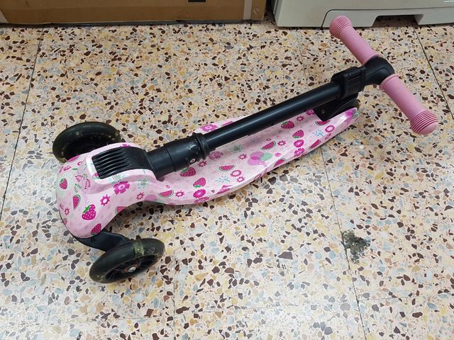 Patinete 3 Ruedas Infantil Rosa Fresas