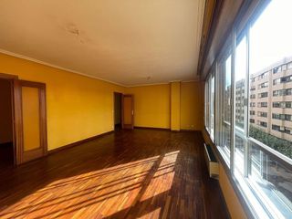 Piso en venta en Plaza España - Villa Pilar - Reyes Católicos - Vadillos en Burgos