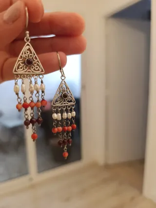 Pendientes Plata Triángulo Granate Perlas.
