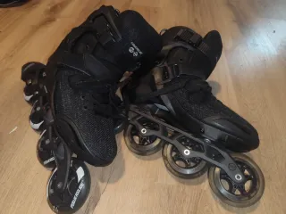 Patines Negros Talla 43 + Protectores