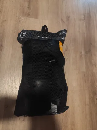 Patines Negros Talla 43 + Protectores