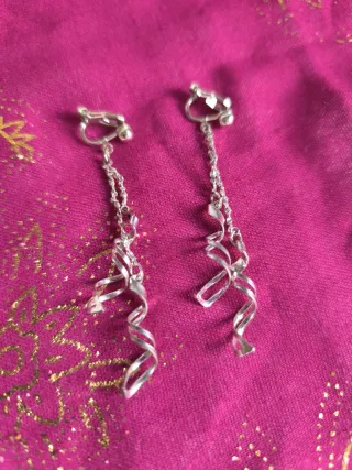 Pendientes Espiral Plateado – Bisutería Elegante