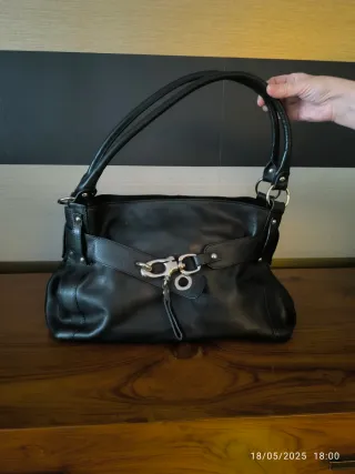 Bolso de piel Carla Sade negro