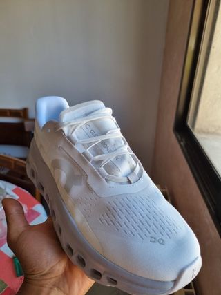 Zapatillas On Cloudmonster Gris/Blanco