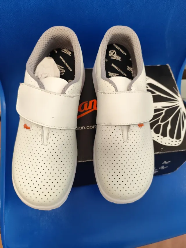 Zapatos de trabajo DIAN blancos