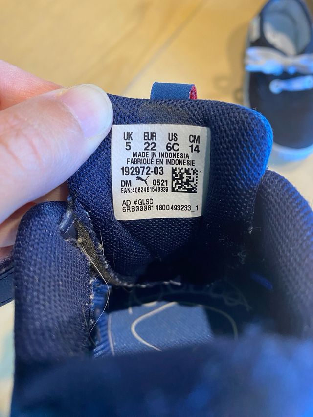 2 pares de tenis para bebés