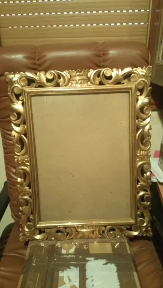 Dos marcos antiguos, clásicos.