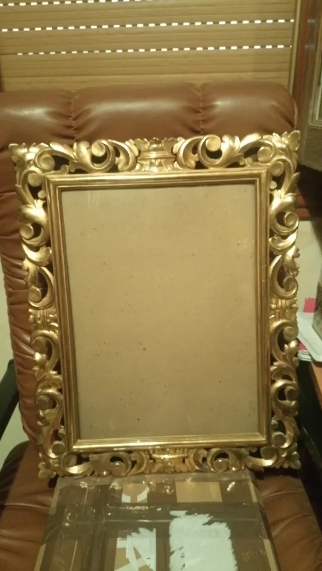 Dos marcos antiguos, clásicos.