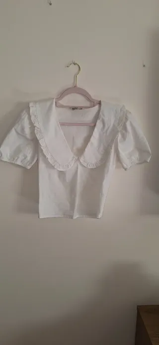 Blusa blanca con cuello Peter Pan