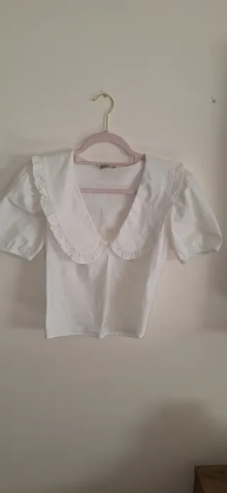 Blusa blanca con cuello Peter Pan