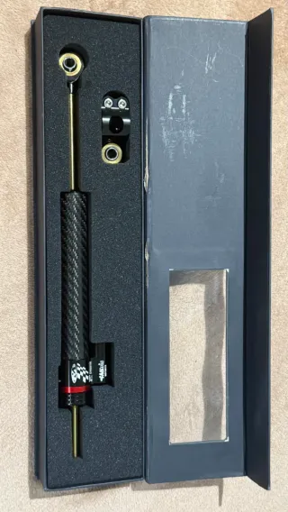 Amortiguador de dirección 344 mm — Universal Moto / Estilo Carbono