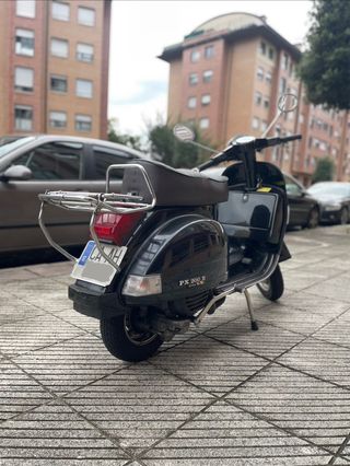 Vespa PX 200 Iris Negra