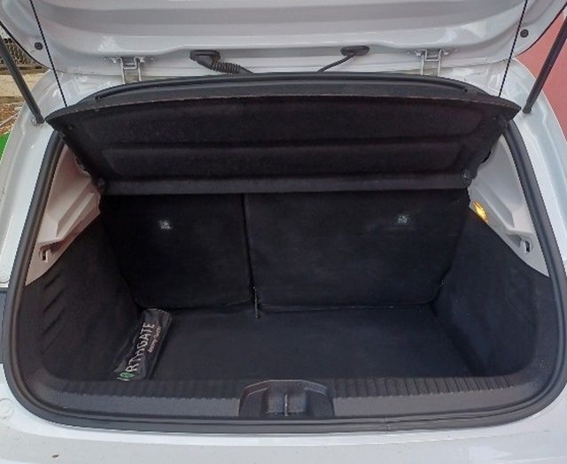 Renault Clio * UBICADO EN BARCELONA * CON GARANTIA