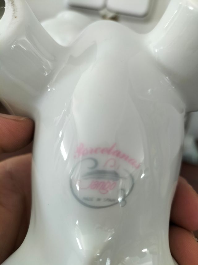 Figura Bulldog Porcelana Dorada