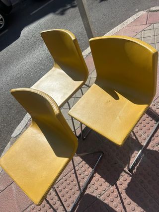 Sedia Bernhard in pelle gialla e metallo