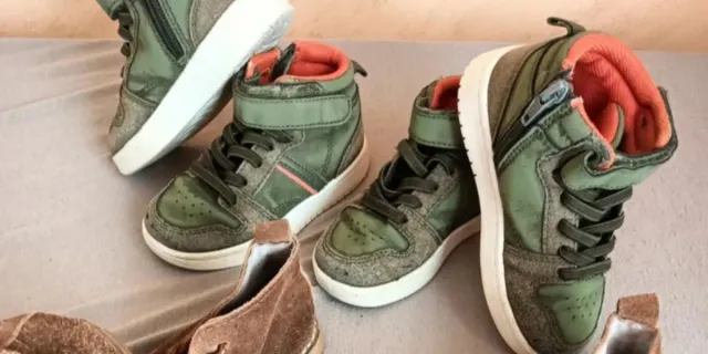 Lote de 4 pares de zapatos número 23/24.