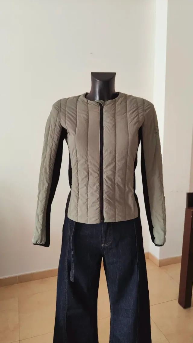 Chaqueta acolchada verde y negra