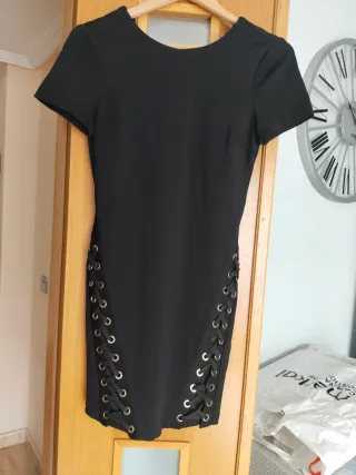 Vestido negro elegante con cordones XS