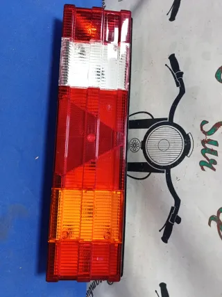 Piloto trasero Mercedes Taga izquierdo