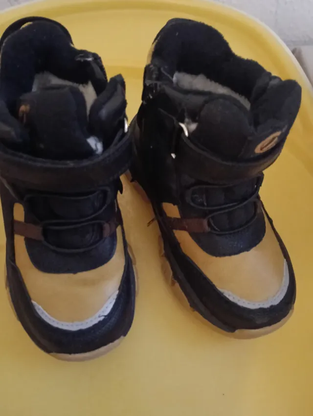 Botas niño invierno negras y camel talla 26