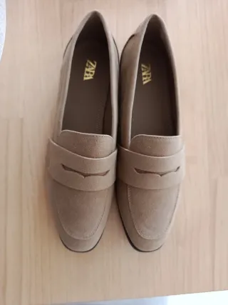 Zapatos planos ZARA beige mujer