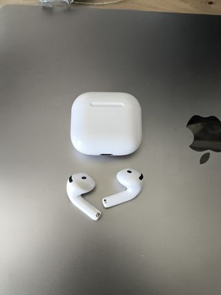 AirPods 4ª Gen (ANC) - Blanco