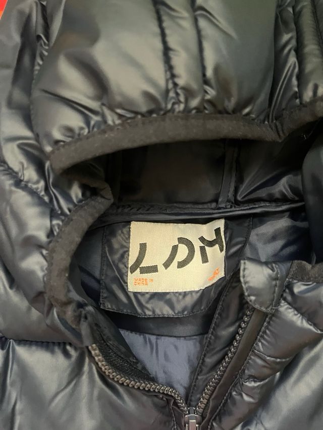 Abrigo acolchado azul marino para niño