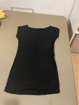 Vestido de fiesta lentejuelas morado y negro