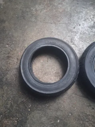 Rueda patinete 10 X 2.125 ,a falta de camaras 
