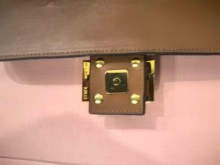 Borsa Fendi a righe marroni e beige