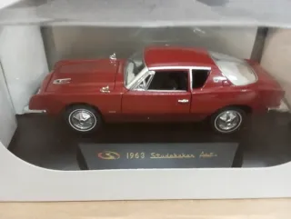 Coche a escala 1:32 Studebaker Avanti 1963