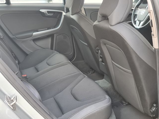 Volvo S60 2.4 D5 215CV  2013 Libro en casa oficial