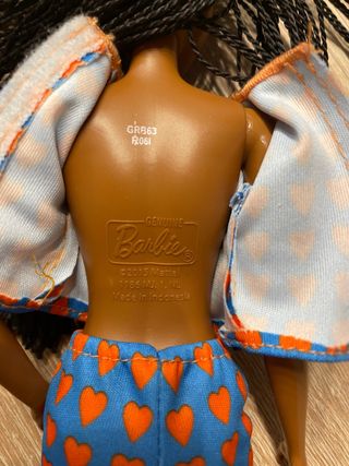 Barbie con conjunto de corazones