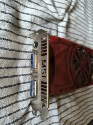 Tarjeta Gráfica MSI N9600GT Roja