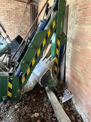 Mini retroexcavadora para tractor viñedo