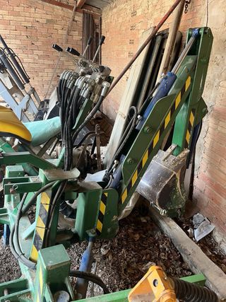 Mini retroexcavadora para tractor viñedo