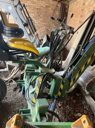 Mini retroexcavadora para tractor viñedo