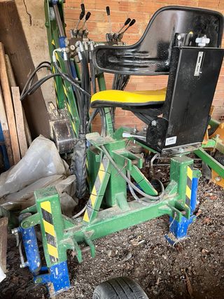 Mini retroexcavadora para tractor viñedo