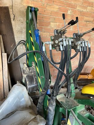 Mini retroexcavadora para tractor viñedo