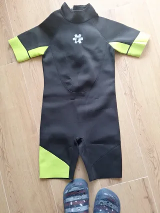 Neopreno infantil talla 14 sin usar