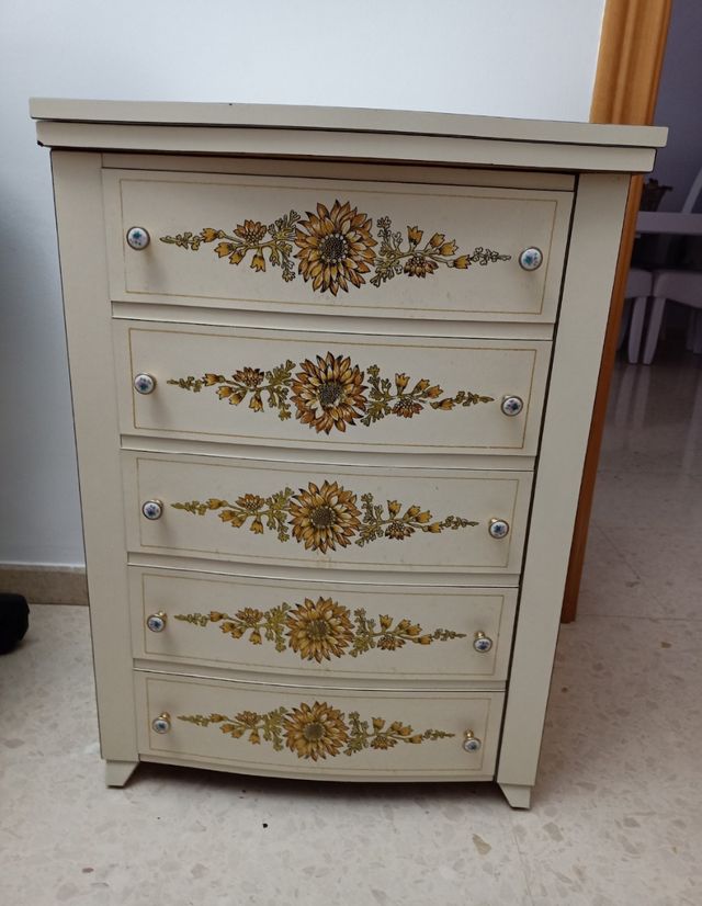 Máquina de coser Sigma antigua con mueble